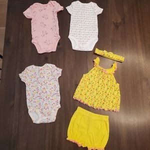 Bundle of 3 onesies amd 1 outfit all size 0-3 Months